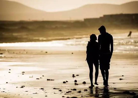 壁上土命和金箔金命婚配好吗,金土夫妻好姻缘