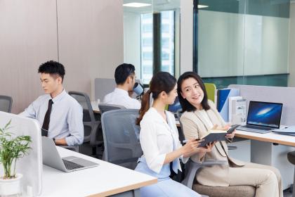 属龙人如何称霸职场武林的