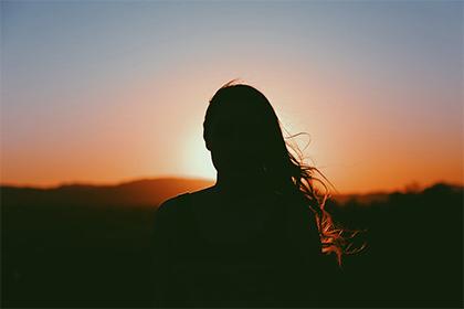 属龙女人要嫁给你的表现是怎样的